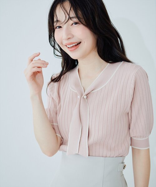 natural couture(ナチュラルクチュール)の「パール付きボータイバイカラーニット(ニット/セーター・レディース・オフホワイト/サックスブルー/ピンク/ネイビー/ラベンダー・FREE)」の5枚目の写真