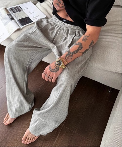 DOUBLE STEAL（ダブルスティール）の「DSワイドシルエットストライプドレープイージーパンツ（その他パンツ・メンズ・チャコールグレー/グレー・X-LARGE/LARGE/MEDIUM）」の6枚目の写真