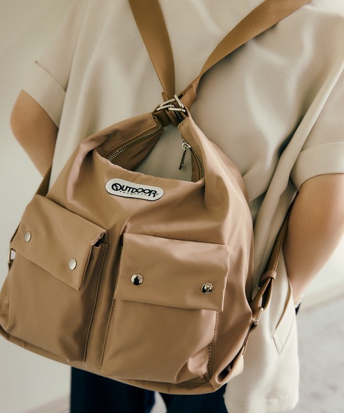 OUTDOOR PRODUCTS(アウトドアプロダクツ)の「【OUTDOOR PRODUCTS】VIS別注マルチウェイショルダーバッグ/トートバッグ/リュック(ショルダーバッグ・レディース・ブラック/ベージュ・FREE)」の1枚目の写真