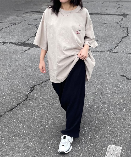 CRB(シーアールビー)の「キャットバックプリントビッグTシャツ(Tシャツ/カットソー・レディース・チャコール/オフホワイト/ベージュ・F)」の12枚目の写真