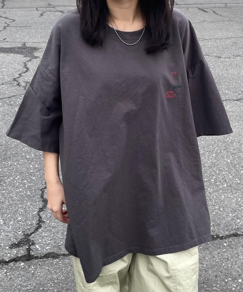CRB(シーアールビー)の「キャットバックプリントビッグTシャツ(Tシャツ/カットソー・レディース・チャコール/オフホワイト/ベージュ・F)」の17枚目の写真