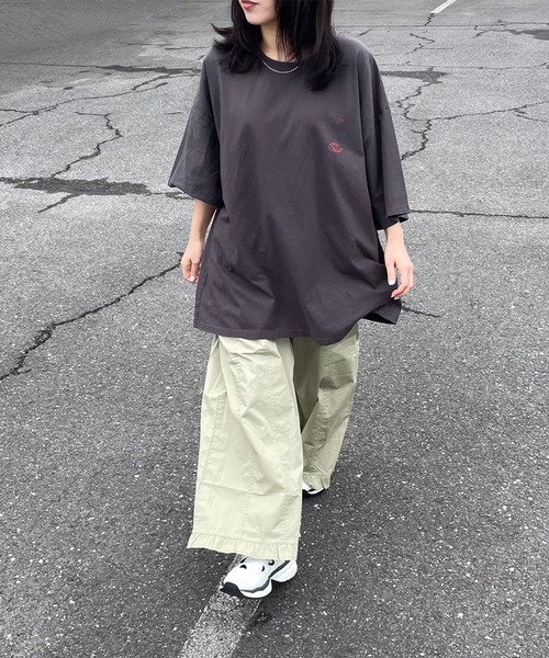 CRB(シーアールビー)の「キャットバックプリントビッグTシャツ(Tシャツ/カットソー・レディース・チャコール/オフホワイト/ベージュ・F)」の21枚目の写真