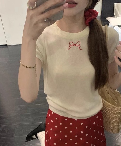 DAY CLOSET(デイ クローゼット)の「【360度可愛いバックリボン】半袖 刺繍リボン バックカットアウト Tシャツ レディース(Tシャツ/カットソー・レディース・アイボリー/ブラック/ホワイト×ブラック・FREE)」の6枚目の写真