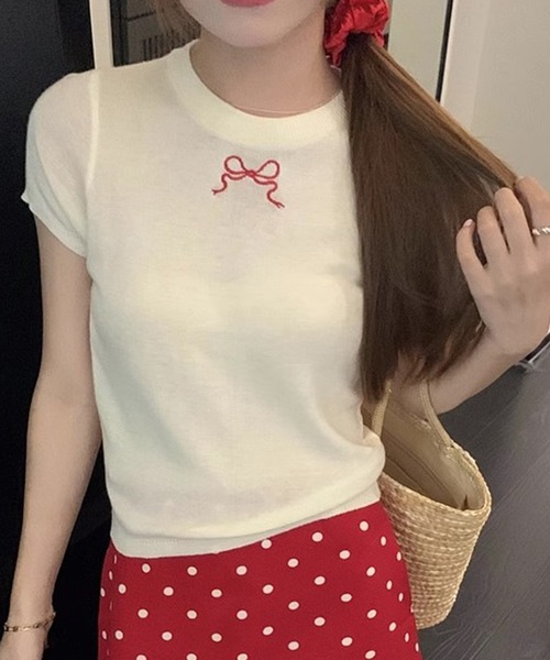 DAY CLOSET(デイ クローゼット)の「【360度可愛いバックリボン】半袖 刺繍リボン バックカットアウト Tシャツ レディース(Tシャツ/カットソー・レディース・アイボリー/ブラック/ホワイト×ブラック・FREE)」の4枚目の写真