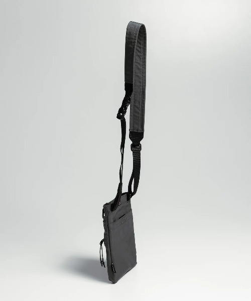 +phenix(プラスフェニックス)の「【+phenix / プラスフェニックス】UTILITY SACOCHE CORDURAファブリック使用 ミニサコッシュ(ショルダーバッグ・メンズ・ブラック・FREE)」の8枚目の写真