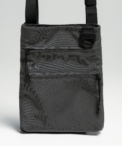 +phenix(プラスフェニックス)の「【+phenix / プラスフェニックス】UTILITY SACOCHE CORDURAファブリック使用 ミニサコッシュ(ショルダーバッグ・メンズ・ブラック・FREE)」の9枚目の写真