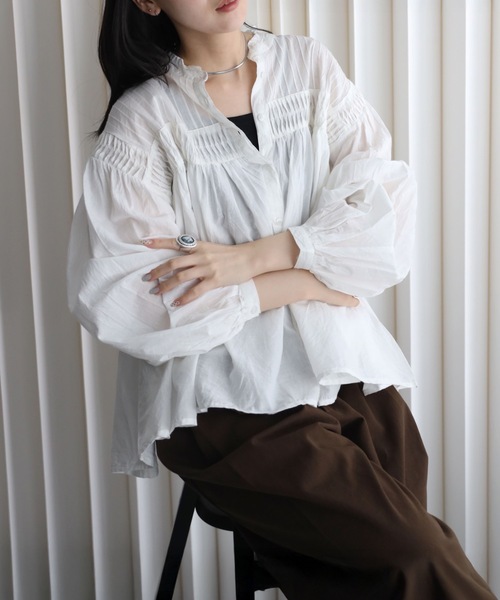 YENNA(イェンナ)の「インド綿エアリーボリュームスリーブタックデザインシアーブラウス(シャツ/ブラウス・レディース・スミクロ/ホワイト・FREE)」の1枚目の写真