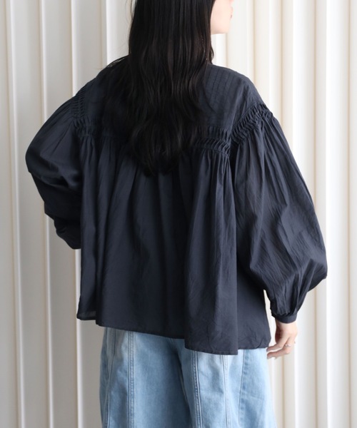 YENNA(イェンナ)の「インド綿エアリーボリュームスリーブタックデザインシアーブラウス(シャツ/ブラウス・レディース・スミクロ/ホワイト・FREE)」の22枚目の写真