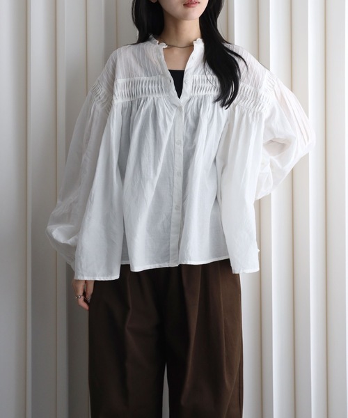 YENNA(イェンナ)の「インド綿エアリーボリュームスリーブタックデザインシアーブラウス(シャツ/ブラウス・レディース・スミクロ/ホワイト・FREE)」の7枚目の写真
