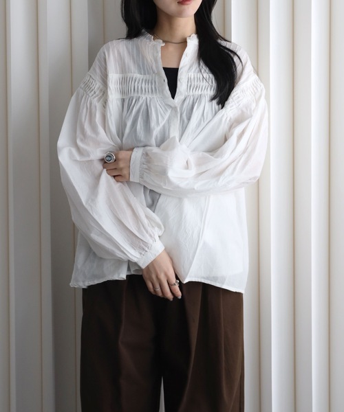 YENNA(イェンナ)の「インド綿エアリーボリュームスリーブタックデザインシアーブラウス(シャツ/ブラウス・レディース・スミクロ/ホワイト・FREE)」の8枚目の写真