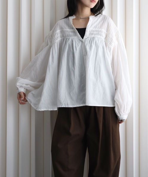 YENNA(イェンナ)の「インド綿エアリーボリュームスリーブタックデザインシアーブラウス(シャツ/ブラウス・レディース・スミクロ/ホワイト・FREE)」の10枚目の写真
