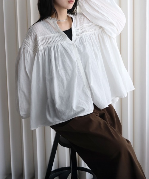 YENNA(イェンナ)の「インド綿エアリーボリュームスリーブタックデザインシアーブラウス(シャツ/ブラウス・レディース・スミクロ/ホワイト・FREE)」の3枚目の写真