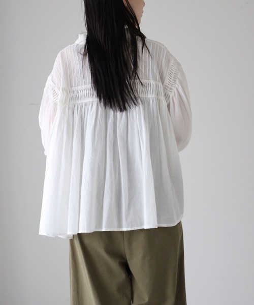 YENNA(イェンナ)の「インド綿エアリーボリュームスリーブタックデザインシアーブラウス(シャツ/ブラウス・レディース・スミクロ/ホワイト・FREE)」の8枚目の写真