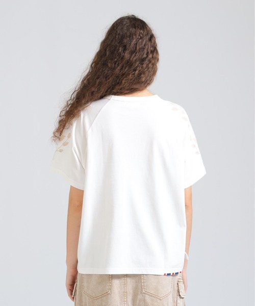 AVIREX(アヴィレックス)の「《直営店限定》HAND STITCHED STYLE T-SHIRT(Tシャツ/カットソー・レディース・オフホワイト/チャコールグレー・F)」の4枚目の写真