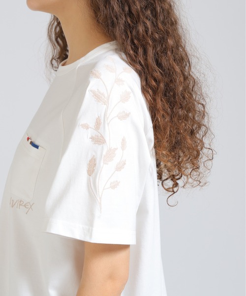 AVIREX(アヴィレックス)の「《直営店限定》HAND STITCHED STYLE T-SHIRT(Tシャツ/カットソー・レディース・オフホワイト/チャコールグレー・F)」の7枚目の写真