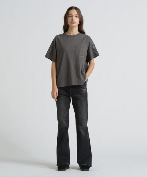 AVIREX(アヴィレックス)の「《直営店限定》HAND STITCHED STYLE T-SHIRT(Tシャツ/カットソー・レディース・オフホワイト/チャコールグレー・F)」の10枚目の写真
