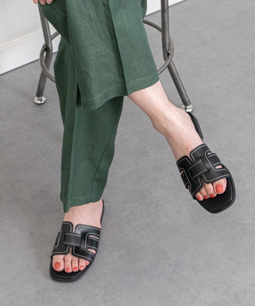 inter-chaussures(インターショシュール)の「【Oh my Sandals】ステッチフラットミュールサンダル(E62204)(サンダル・レディース・ブラック/ホワイト/キャメル/ライトグリーン・35/36/37/38)」の8枚目の写真