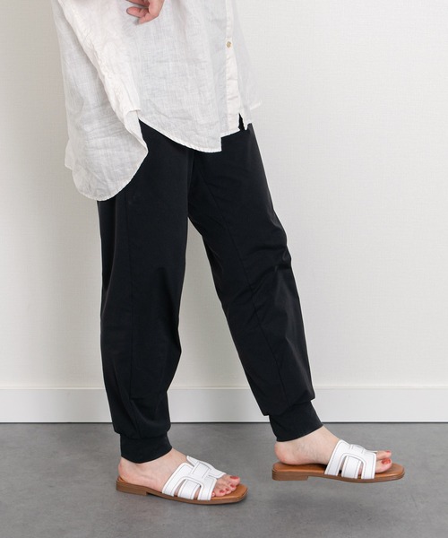 inter-chaussures(インターショシュール)の「【Oh my Sandals】ステッチフラットミュールサンダル(E62204)(サンダル・レディース・ブラック/ホワイト/キャメル/ライトグリーン・35/36/37/38)」の11枚目の写真