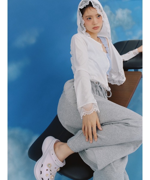 LILY BROWN(リリーブラウン)の「【LILY BROWN×CROCS】Bae Iridescent Clog(サンダル・レディース・ラベンダー・22/23/24)」の16枚目の写真
