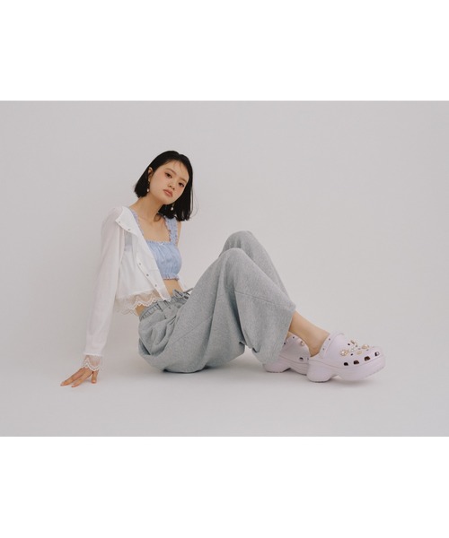 LILY BROWN(リリーブラウン)の「【LILY BROWN×CROCS】Bae Iridescent Clog(サンダル・レディース・ラベンダー・22/23/24)」の15枚目の写真