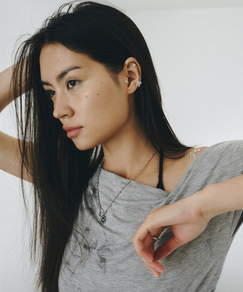 MONGDOL(モンドル)の「フラワーグラフィックワンショルダーティーシャツグレーMDTS089GRAY(Tシャツ/カットソー・レディース・その他・F)」の2枚目の写真