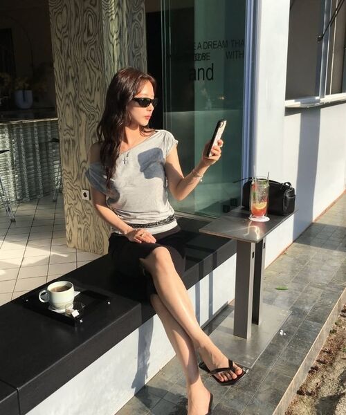 MONGDOL(モンドル)の「フラワーグラフィックワンショルダーティーシャツグレーMDTS089GRAY(Tシャツ/カットソー・レディース・その他・F)」の9枚目の写真