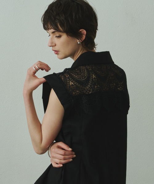 Plumel(プルメル)の「Lace Scallop Linen French Sleeve Shirt / リネン混スカラップレースフレンチシャツ(シャツ/ブラウス・レディース・アイボリー/ブラック・MEDIUM)」の2枚目の写真