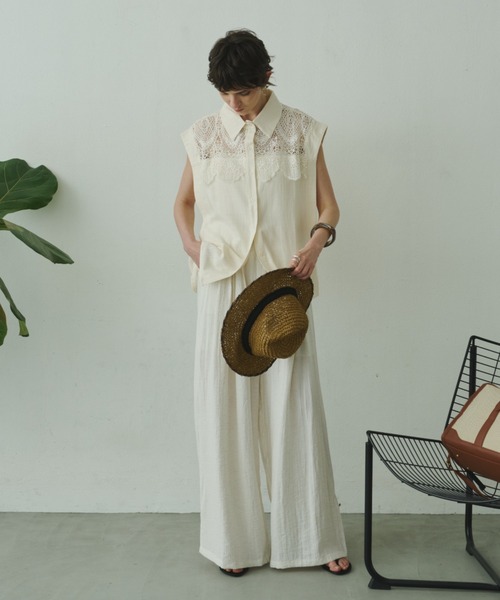Plumel(プルメル)の「Lace Scallop Linen French Sleeve Shirt / リネン混スカラップレースフレンチシャツ(シャツ/ブラウス・レディース・アイボリー/ブラック・MEDIUM)」の17枚目の写真