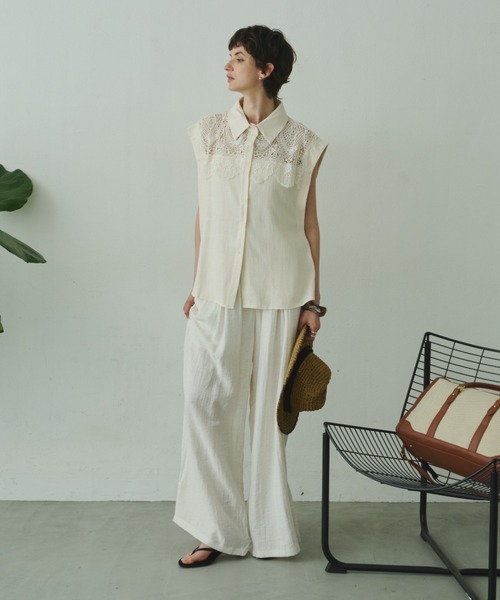 Plumel(プルメル)の「Lace Scallop Linen French Sleeve Shirt / リネン混スカラップレースフレンチシャツ(シャツ/ブラウス・レディース・アイボリー/ブラック・MEDIUM)」の18枚目の写真