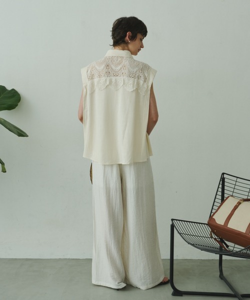 Plumel(プルメル)の「Lace Scallop Linen French Sleeve Shirt / リネン混スカラップレースフレンチシャツ(シャツ/ブラウス・レディース・アイボリー/ブラック・MEDIUM)」の20枚目の写真
