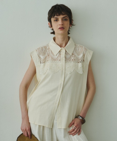 Plumel(プルメル)の「Lace Scallop Linen French Sleeve Shirt / リネン混スカラップレースフレンチシャツ(シャツ/ブラウス・レディース・アイボリー/ブラック・MEDIUM)」の4枚目の写真