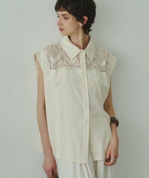 Plumel(プルメル)の「Lace Scallop Linen French Sleeve Shirt / リネン混スカラップレースフレンチシャツ(シャツ/ブラウス・レディース・アイボリー/ブラック・MEDIUM)」の6枚目の写真