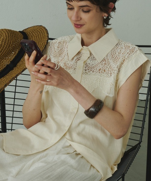 Plumel(プルメル)の「Lace Scallop Linen French Sleeve Shirt / リネン混スカラップレースフレンチシャツ(シャツ/ブラウス・レディース・アイボリー/ブラック・MEDIUM)」の14枚目の写真