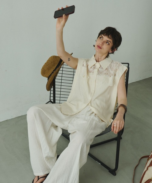 Plumel(プルメル)の「Lace Scallop Linen French Sleeve Shirt / リネン混スカラップレースフレンチシャツ(シャツ/ブラウス・レディース・アイボリー/ブラック・MEDIUM)」の15枚目の写真