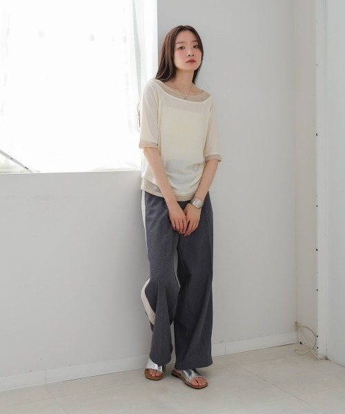 Bab（バブ）の「前後2WAYレイヤードオフショル風カットトップス（Tシャツ/カットソー・レディース・ライトグレー/アイボリー・FREE）」の4枚目の写真