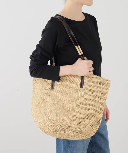 MADE IN MADA（メイドインマダ）の「【MADE IN MADA /メイドインマダ】ALICE M LEATHER STRAP BAG（ショルダーバッグ・レディース・ベージュ・FREE）」の6枚目の写真