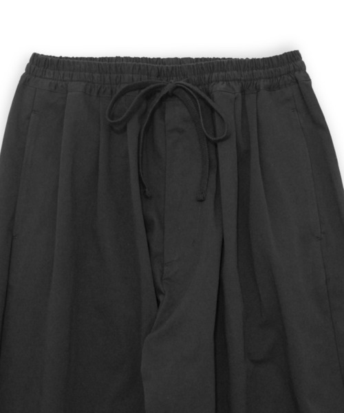 my beautiful landlet(マイビューティフルランドレット)の「【my beautiful landlet】 HIGH COUNT COTTON TWILL WIDE EASY PANTS(その他パンツ・メンズ・ブラック・2/1/0)」の2枚目の写真