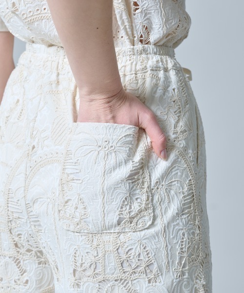 DOUBLE STANDARD CLOTHING(ダブルスタンダードクロージング)の「コットンブロードレース刺繍ワイドパンツ(その他パンツ・レディース・キナリ/ブラック・36/38)」の11枚目の写真