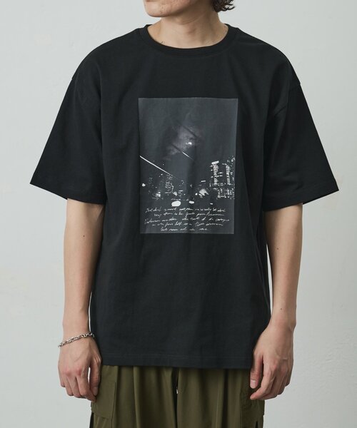 COLONY 2139(コロニートゥーワンスリーナイン)の「スクエアフォトプリントTシャツ(Tシャツ/カットソー・メンズ・レッド/ホワイト/ブラック・MEDIUM/LARGE)」の2枚目の写真