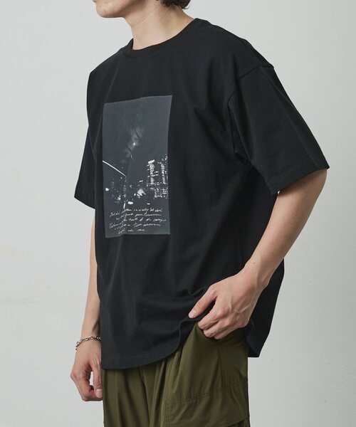 COLONY 2139(コロニートゥーワンスリーナイン)の「スクエアフォトプリントTシャツ(Tシャツ/カットソー・メンズ・レッド/ホワイト/ブラック・MEDIUM/LARGE)」の4枚目の写真