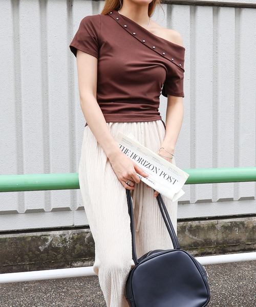 SpRay(スプレイ)の「スタッズ付オフタートルトップス(Tシャツ/カットソー・レディース・グレー/ブラック/ボルドー/ブラウン/ホワイト・FREE)」の16枚目の写真