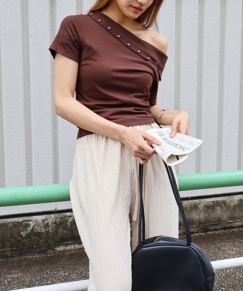 SpRay(スプレイ)の「スタッズ付オフタートルトップス(Tシャツ/カットソー・レディース・グレー/ブラック/ボルドー/ブラウン/ホワイト・FREE)」の13枚目の写真
