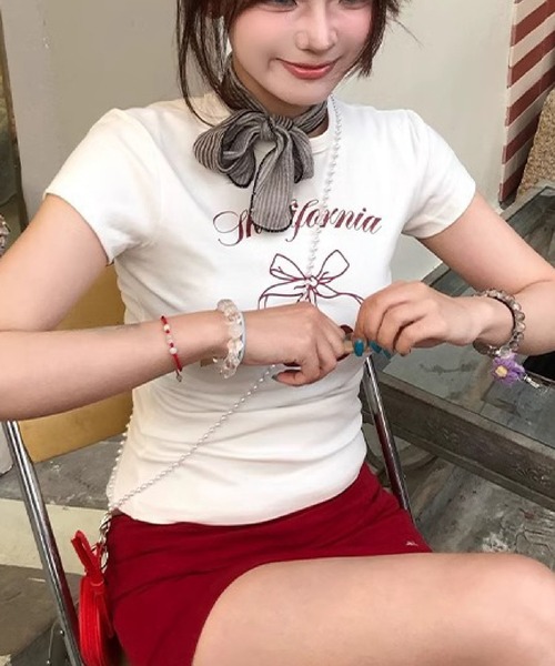 HALEY PESCA（ヘーリーペスカ）の「HALEY PESCA/チェリープリント リボンタイトTシャツ（Tシャツ/カットソー・レディース・ホワイト/ブラック・SMALL/MEDIUM）」の4枚目の写真