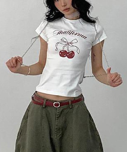HALEY PESCA（ヘーリーペスカ）の「HALEY PESCA/チェリープリント リボンタイトTシャツ（Tシャツ/カットソー・レディース・ホワイト/ブラック・SMALL/MEDIUM）」の8枚目の写真