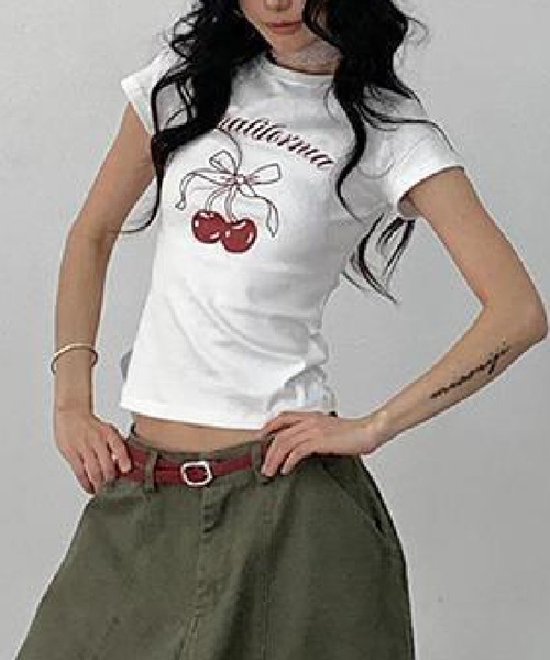 HALEY PESCA（ヘーリーペスカ）の「HALEY PESCA/チェリープリント リボンタイトTシャツ（Tシャツ/カットソー・レディース・ホワイト/ブラック・SMALL/MEDIUM）」の9枚目の写真