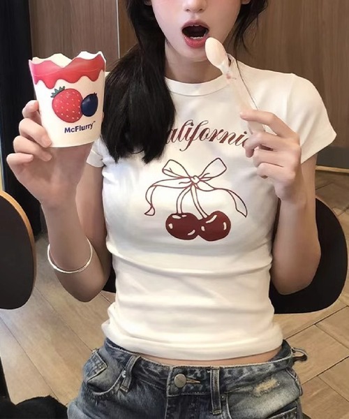 HALEY PESCA（ヘーリーペスカ）の「HALEY PESCA/チェリープリント リボンタイトTシャツ（Tシャツ/カットソー・レディース・ホワイト/ブラック・SMALL/MEDIUM）」の15枚目の写真