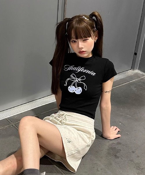 HALEY PESCA（ヘーリーペスカ）の「HALEY PESCA/チェリープリント リボンタイトTシャツ（Tシャツ/カットソー・レディース・ホワイト/ブラック・SMALL/MEDIUM）」の16枚目の写真