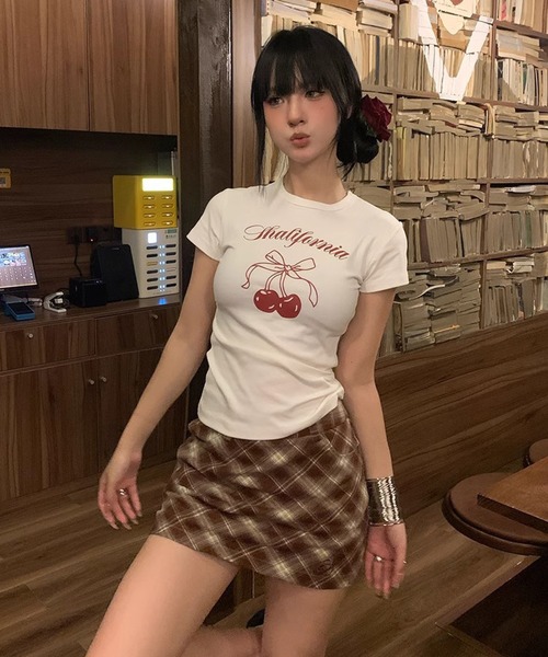 HALEY PESCA（ヘーリーペスカ）の「HALEY PESCA/チェリープリント リボンタイトTシャツ（Tシャツ/カットソー・レディース・ホワイト/ブラック・SMALL/MEDIUM）」の17枚目の写真