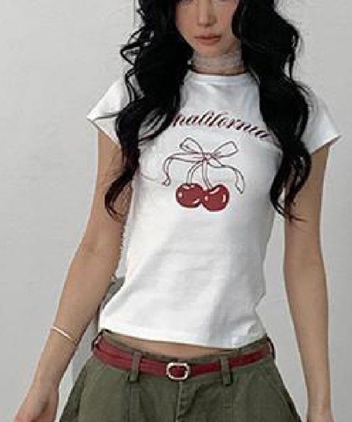 HALEY PESCA（ヘーリーペスカ）の「HALEY PESCA/チェリープリント リボンタイトTシャツ（Tシャツ/カットソー・レディース・ホワイト/ブラック・SMALL/MEDIUM）」の10枚目の写真