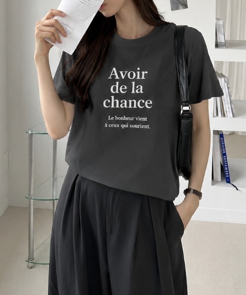 sowme.（ソウミー）の「大人っぽく着回せる◎【フレンチロゴ ベーシック Tシャツ】（Tシャツ/カットソー・レディース・スミクロ/ナチュラル・SMALL/LARGE/MEDIUM）」の4枚目の写真